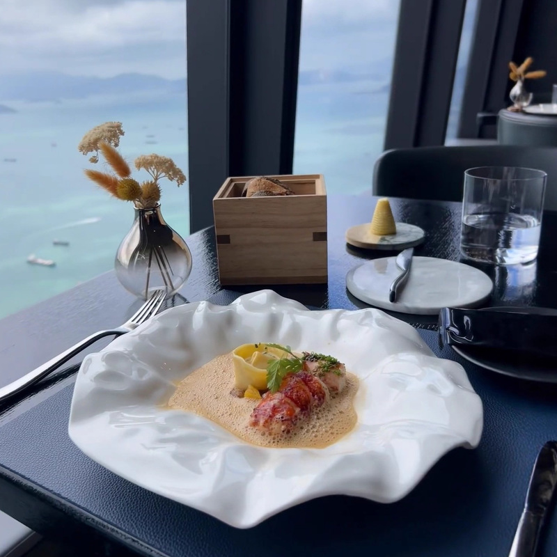 Creative White Dish Plate Restaurant Asymmetrical Ceramic Plate Special-Shaped Stylish Artistic Conception Home Creative Cold Dish Plate Presentation