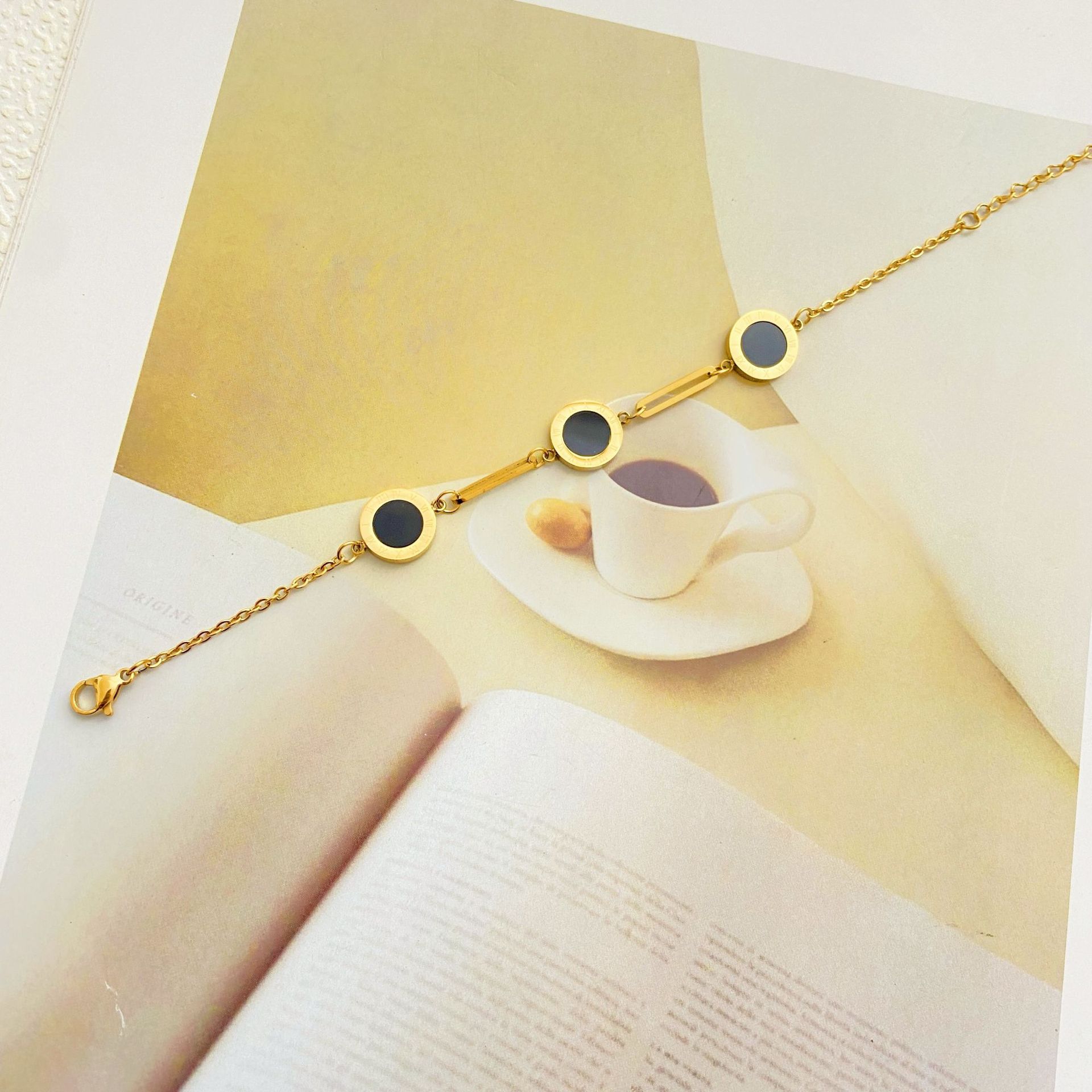 골드 스티치 로마 팔찌