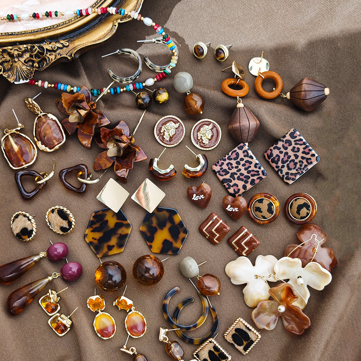 Otoño e Invierno Retro Maillard atmósfera de estampado de leopardo pendientes encantadores de alta calidad de pata de gallo de mariposa pendientes asimétricos