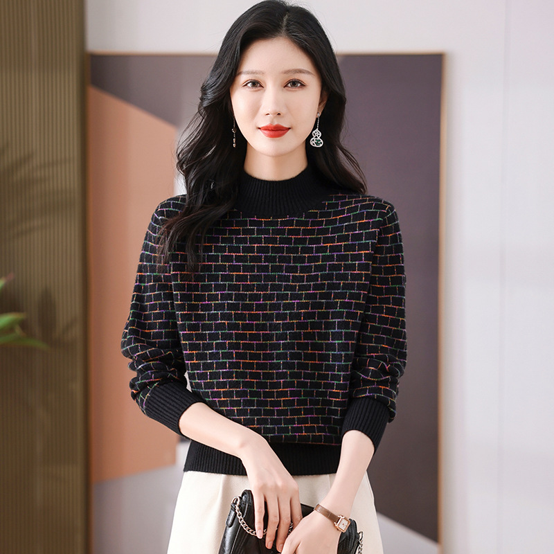 Demi-season knitted base body-friendly sweater
