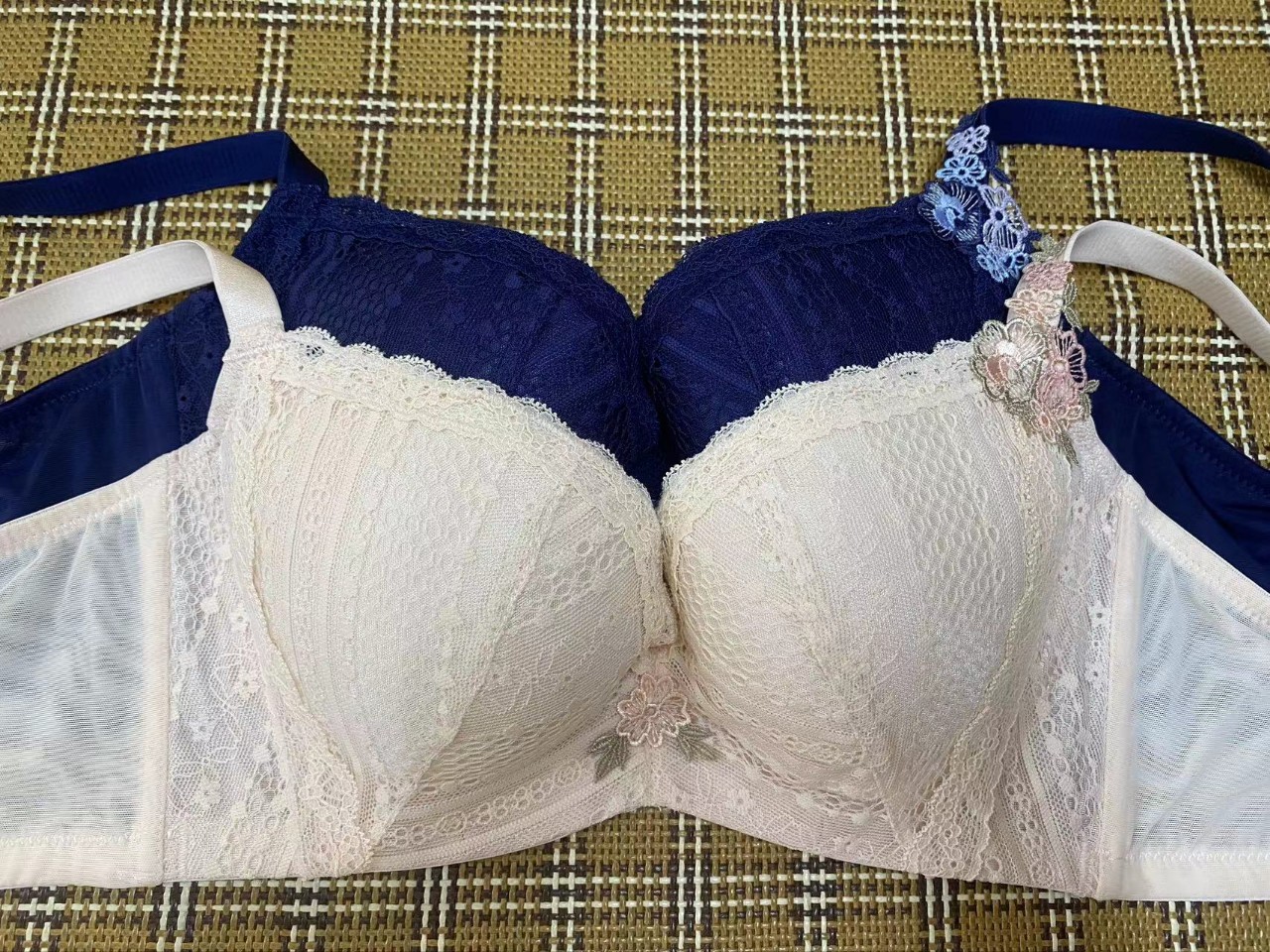 Calidad de dos o tres hebillas sudamericanas bras mezclado al por mayor transfronterizo comercio exterior inventario de cauda BC Cupstock