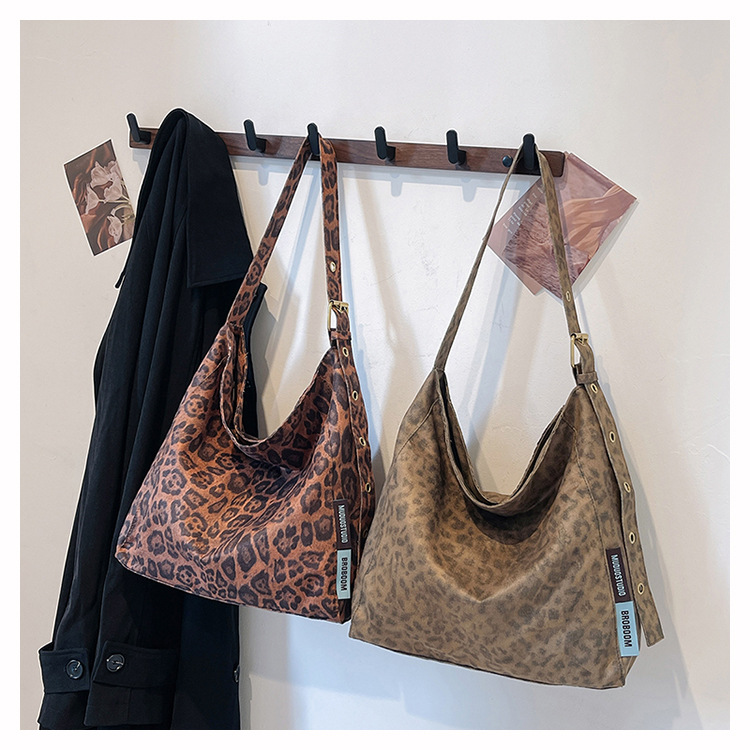 Retro leopardo tote 2024 otoño y invierno nuevo nicho de moda bolso de gran capacidad bolso de hombro relajado bolso axilar
