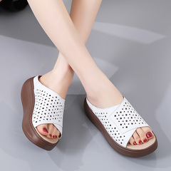 軟皮洞洞鞋女夏季鏤空拖鞋休閒松糕鞋復古外穿中年媽媽厚底半拖鞋