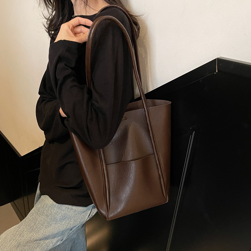 Bolsos de balde transfronterizos para niños 2024 nuevos bolsos de mujer de alto nivel retro bolsos de hombro bolsos de mano simples casuales