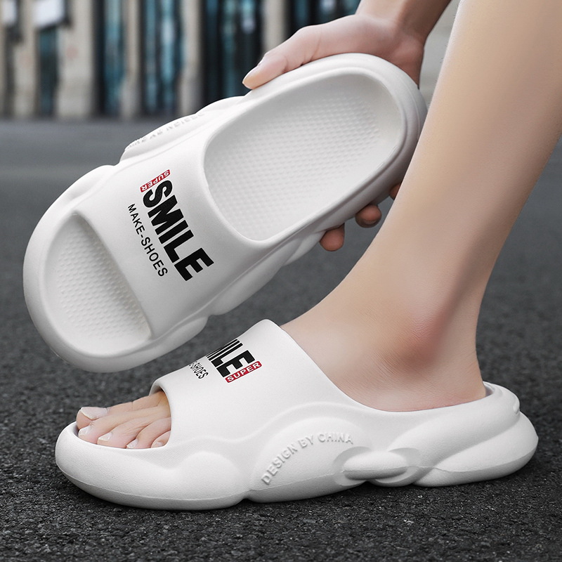 Zapatillas para hombres 2024 nuevo tipo de verano para pisar mierda sensación de fondo grueso zapatillas frías para hombres al aire libre sandálias deportivas de playa antideslizantes