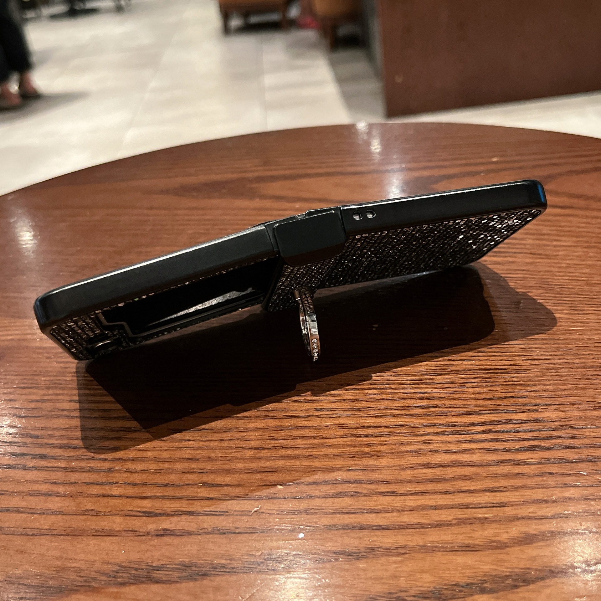 Pantalla plegable de polvo flash para comercio exterior aplicable Samsung zFlip6 / 5 / 4 brazalete de brazalete, caso de teléfono móvil de marca europea y americana a prueba de caídas