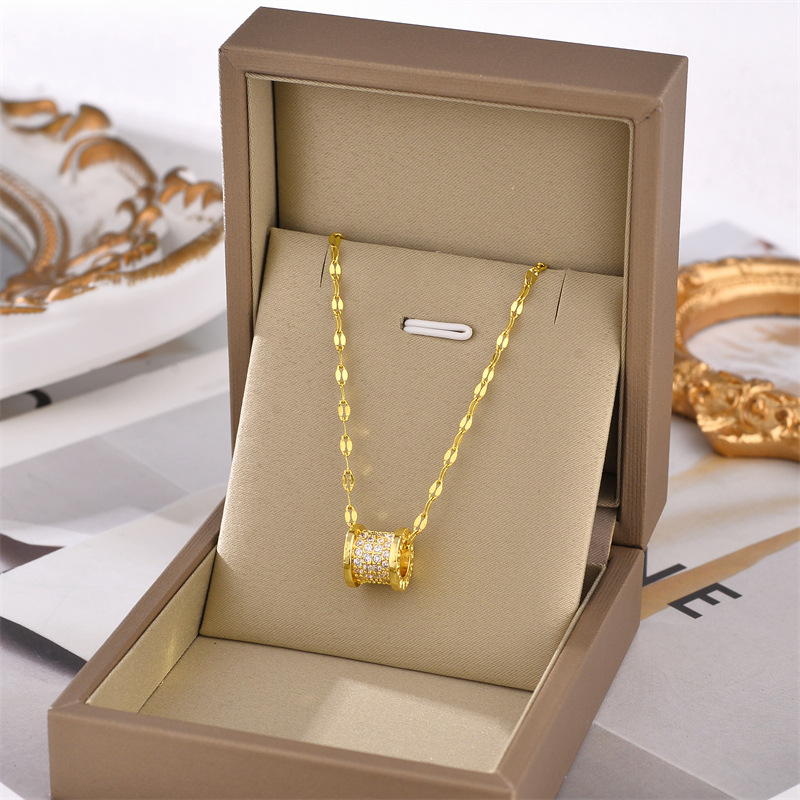 Collar de acero de titanio para mujeres simple y versátil estilo ligero de lujo nicho diseño de alta calidad no decoloración joyería de cadena de clavícula al por mayor