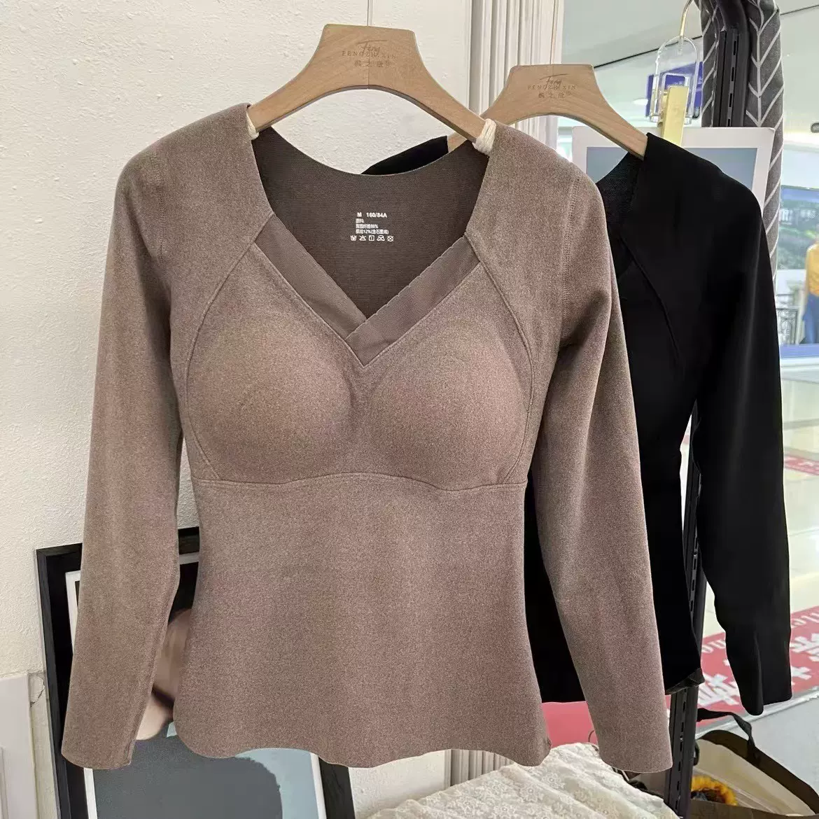 石墨烯德绒保暖上衣女带胸垫固定杯无痕打底外穿加绒发热保暖长袖