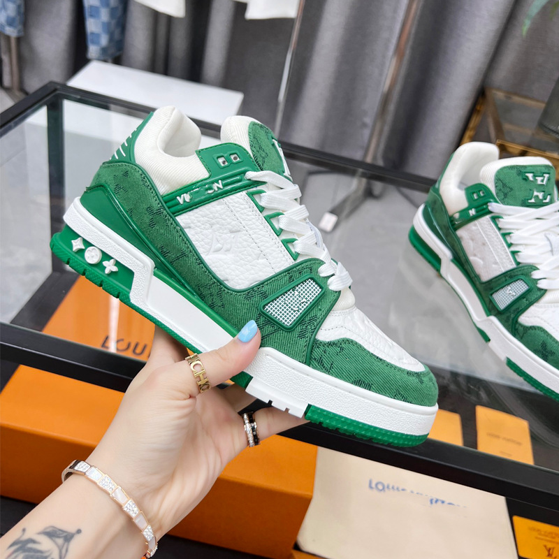 Zapatos de moda europeos Guangzhou de alta versión驴 entrenador zapatos deportivos ociosos de cuero universal para hombres y mujeres