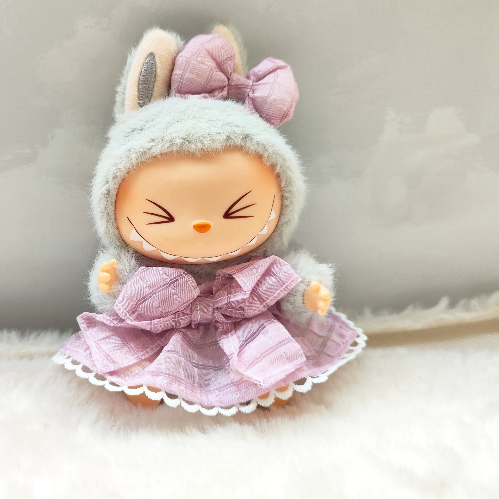 Первая, вторая, третья лаборату Labubu Labubu садится на вечеринку подвеска одежда и милая одежда для малыша. Резюме 1