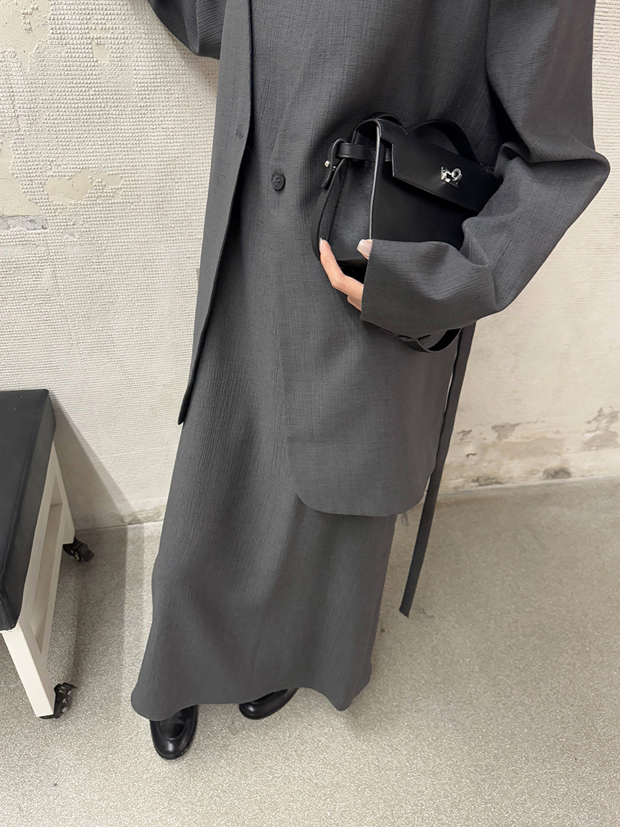 黎諾の早春の新型のスーツのコートのサスペンダーのスカートの2つのセットの女性の2025韓国版の灰色のファッションの気質のスーツ