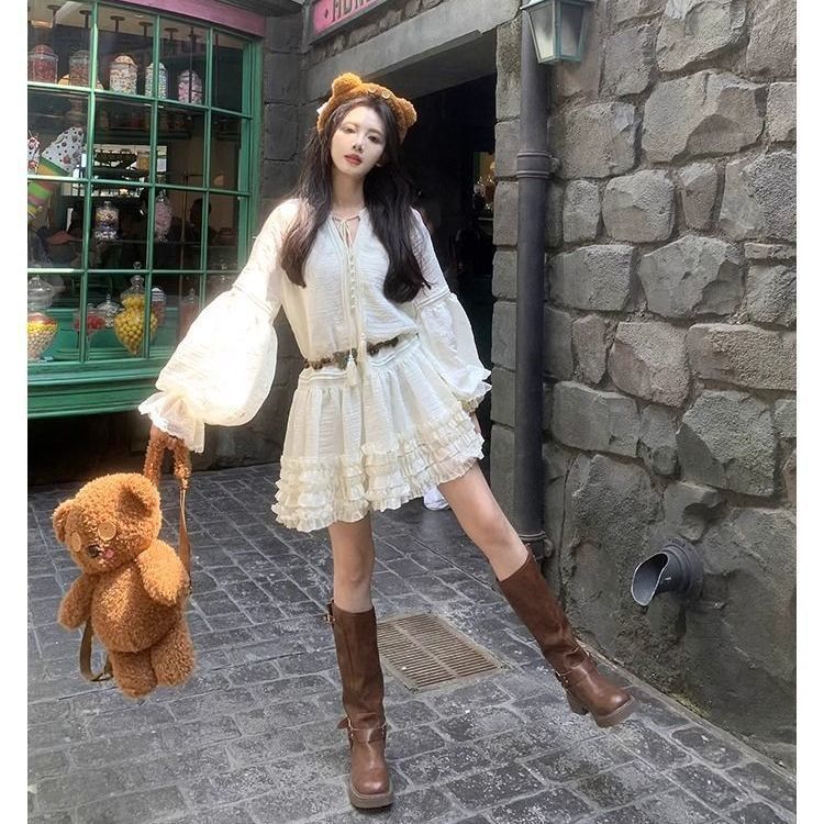 波西米亚度假风杏色灯笼袖连衣裙早秋氛围感甜美初恋系带V领短裙|undefined