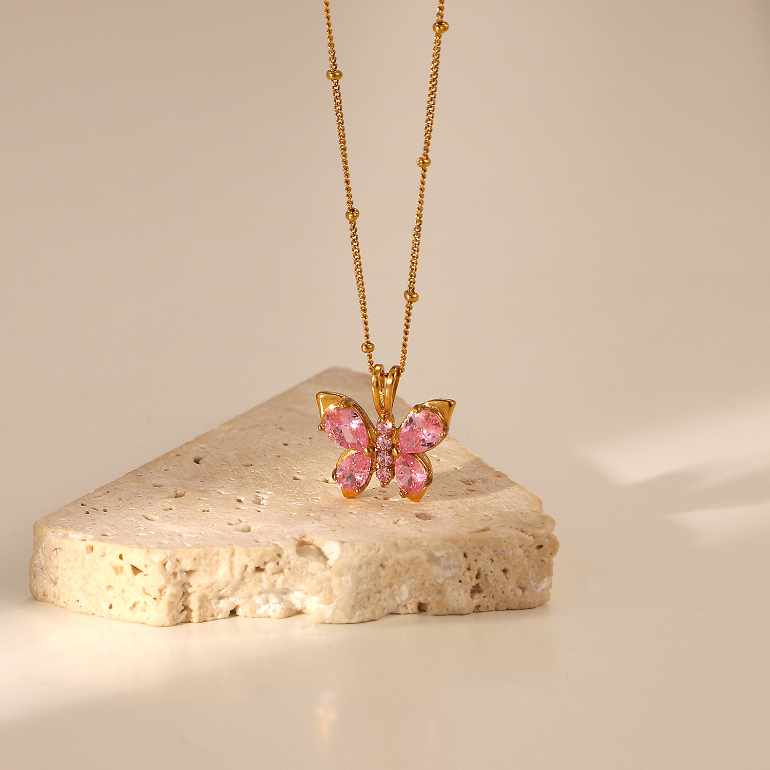 New 18k Gold-plated Stainless Steel Pink Zircon Butterfly Shape Pendant Necklace display picture 1