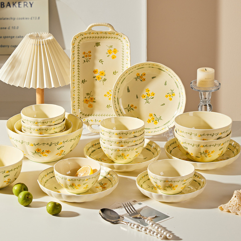 Cream-Colored Underglaze Ceramic Plates and Bowls Set for Home Use, Including Dinner Plates, Soup Bowls, and Dishes