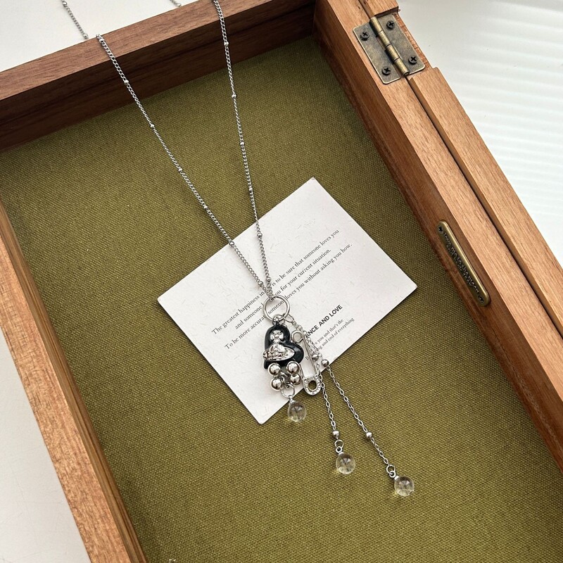 ダイヤモンドがちりばめられたラブレザーバッグペンダントロングネックレスレディースニッチデザインファッショナブルで多用途なセーターチェーン|undefined