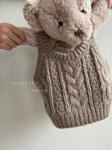 Infants and children's clothing, fashionable and trendy children's versatile knitted vests, exquisite twist pattern vests, spring style Western-style knitted sweaters