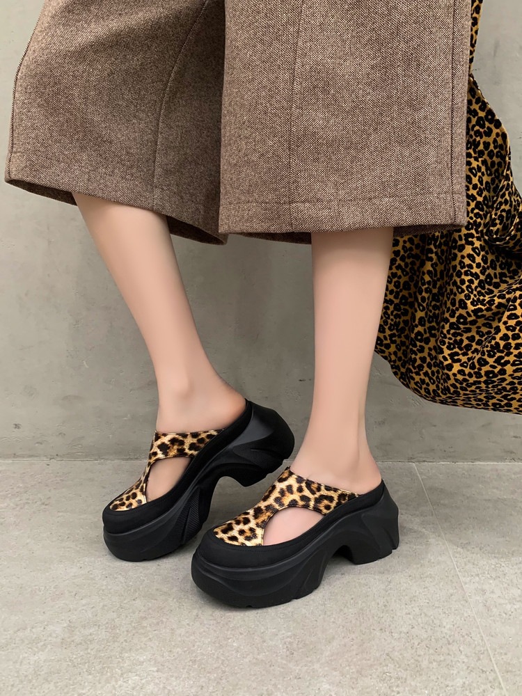Dép sandal nữ da thật họa tiết da báo đế xuồng cao gót 9 cm — Trang chủ, màu đen, bạc chi tiết 12