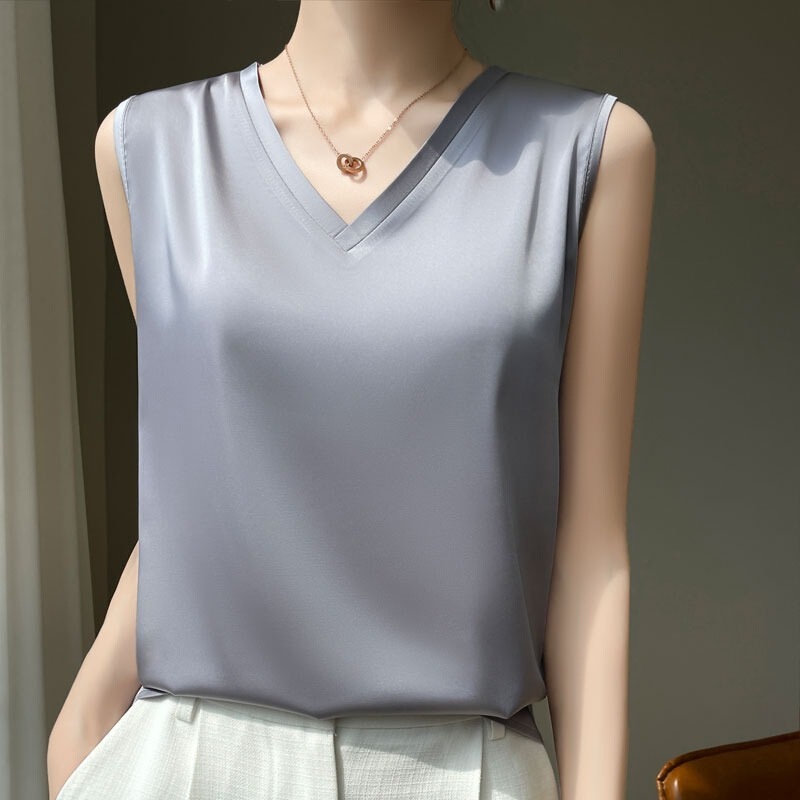 Silk Camisole Women's V Neck Sleeveless T-Shirt Mulberry Silk Summer Bottoming Top White Outer Suit Silk Camisole Women's V Neck Sleeveless T-Shirt Mulberry Silk Summer Bottoming Top White Outer Suit