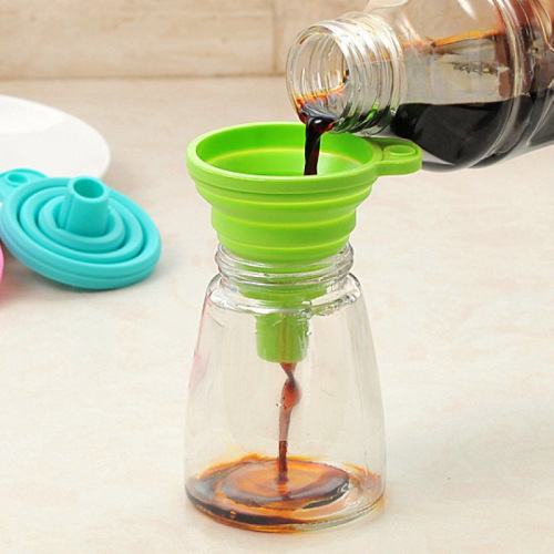 Expandable foldable silicone creative home mini kitchen oil pouring funnel for wine liquid dividing funnel