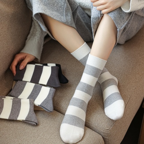 Socks for men's boneless middle tube Korean cool color wide striped imitation cashmere women's socks retro pit strips contrasting couple keep warm