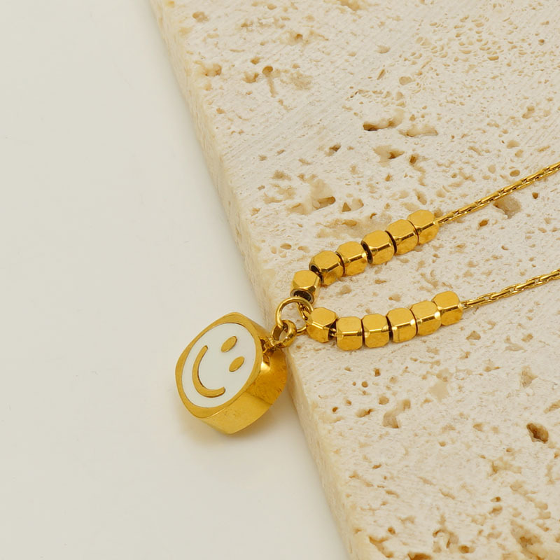 Europeo y americano de acero de titanio de alto grado roto oro sonriente cara colgante de moda todo partido roto plata clavícula cadena collar de acero inoxidable para las mujeres