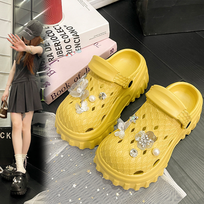 Clearance Fashion Trendy Clogs for Women, New Summer Style with High-End Design, Thick-Soled, Non-Slip, Dual-Use Slippers