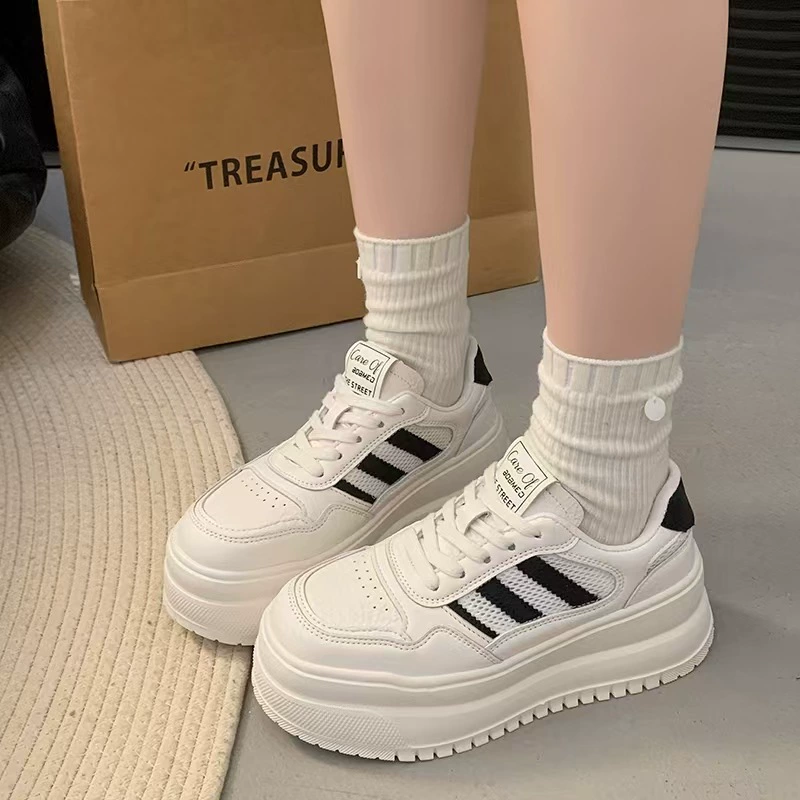 Кожаные маленькие белые туфли женские толстые подошвы одиночной сети 2025 новый летний дышащий дикий мягкий подошв повседневная мелкая обувь