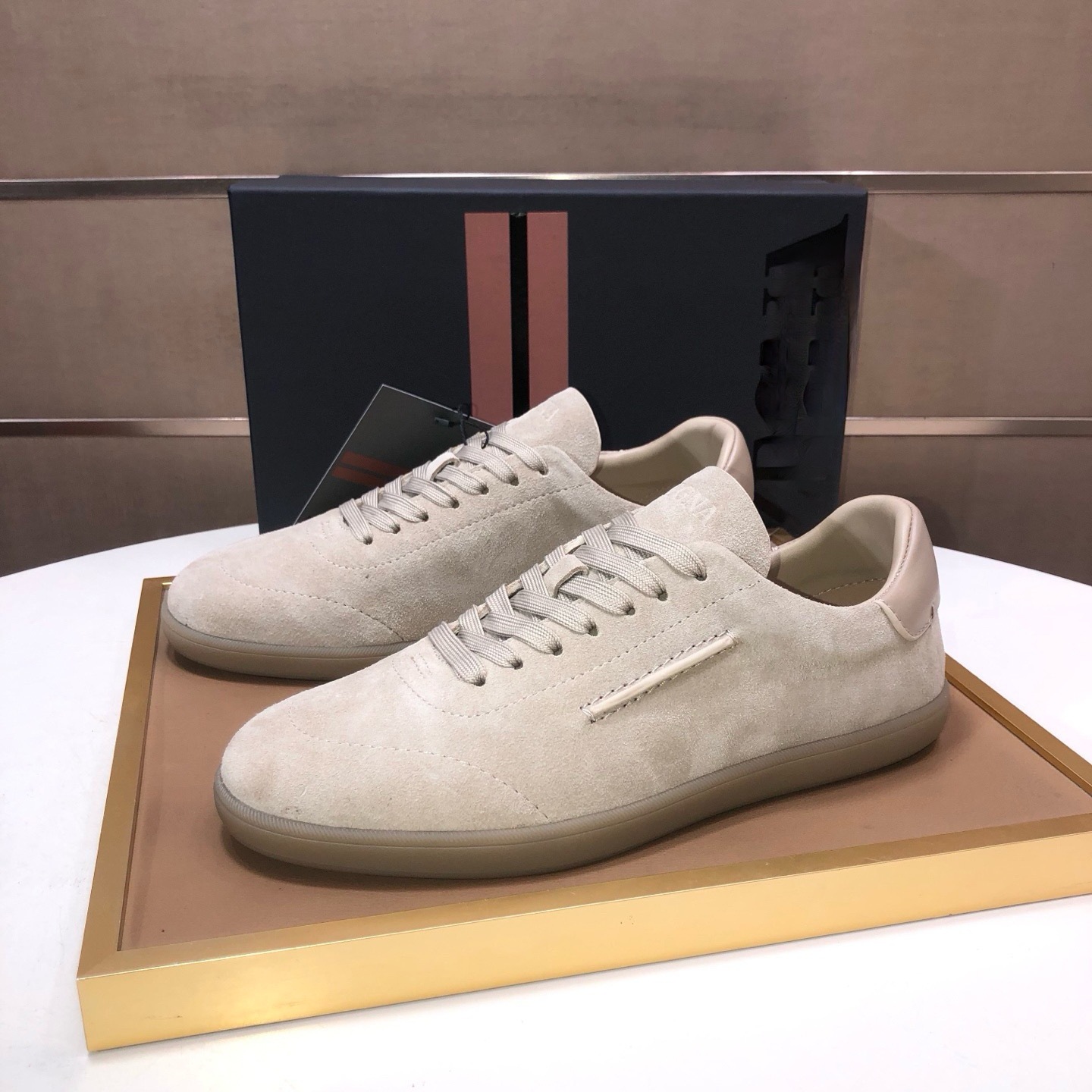 Estación europea retrógrado ganado cuero plano zapatos blancos para hombres con lazos de color combinados zapatos de skate casuales para hombres Lefour zapatos