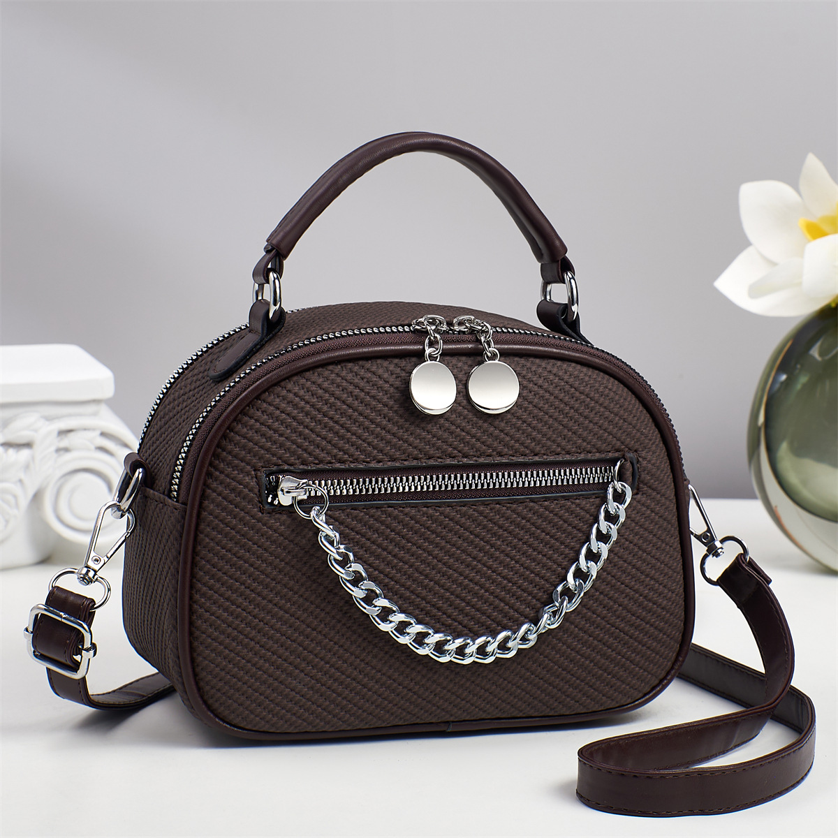 Nuevo estilo de lujo ligero patrón de serpiente moda todo-fósforo casual viajero portátil pequeño bolso redondo hombro diagonal bolso de mujer
