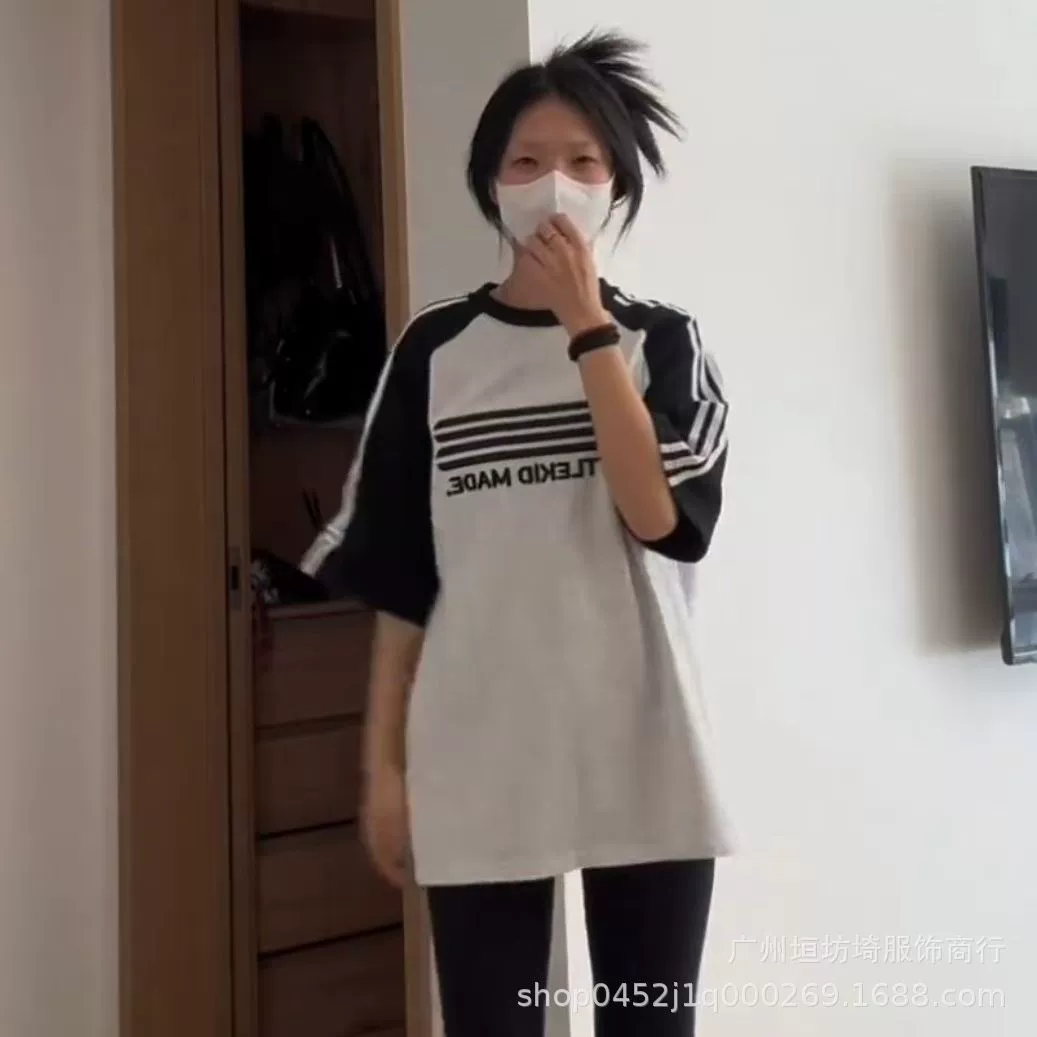 Модная брендовая футболка контрастного цвета с тремя полосками из чистого хлопка с короткими рукавами, женская летняя футболка 2025 года, новые топы с половиной рукавов для младших и старших школьников