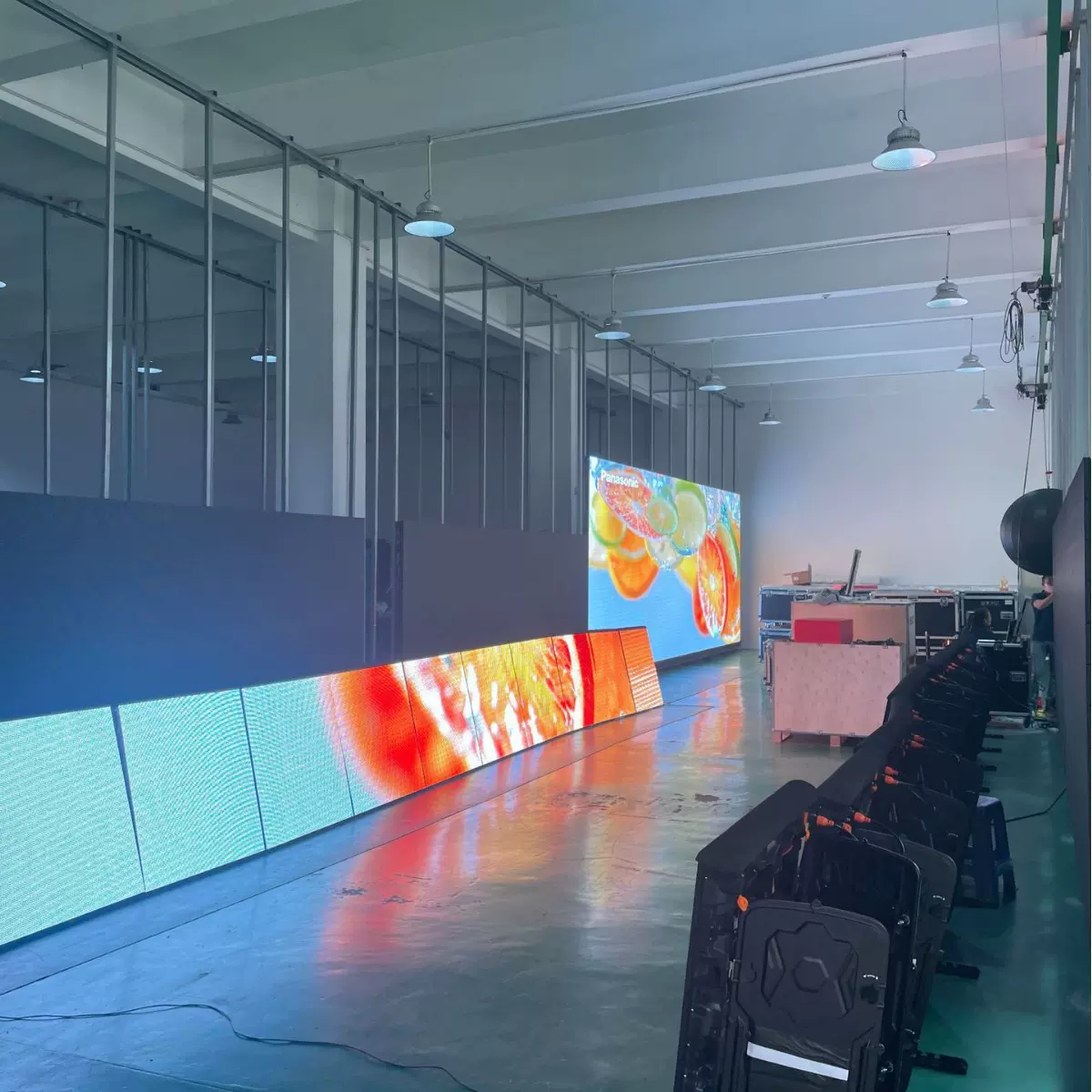 LED户外足球场显示屏室内篮球场LED显示屏LED显示屏广告播放