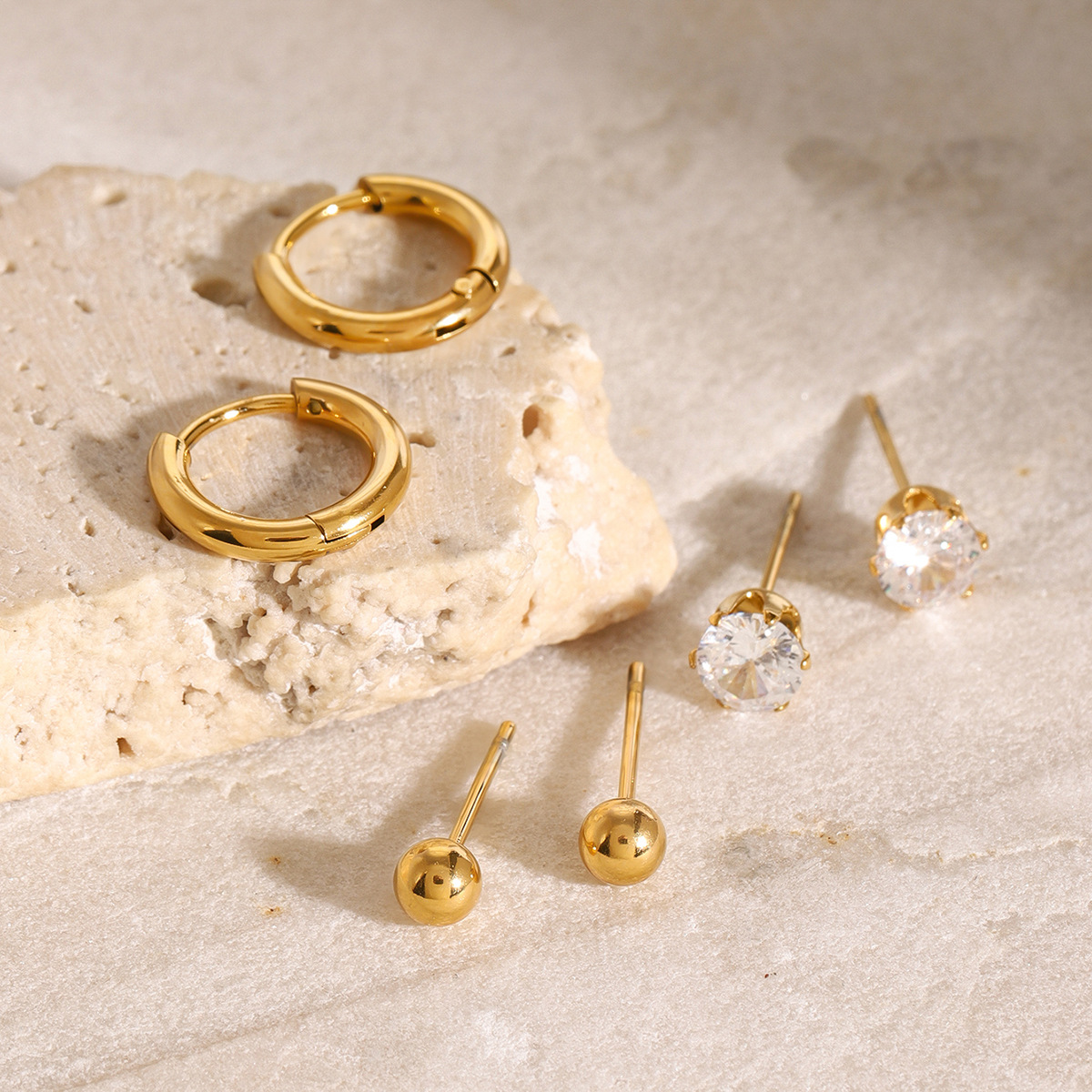 Wanxing Europa y América acero inoxidable tres a uno conjunto de zircon anillo simple pernos de orejas pendientes de acero de titanio simple joyas transfronterizas