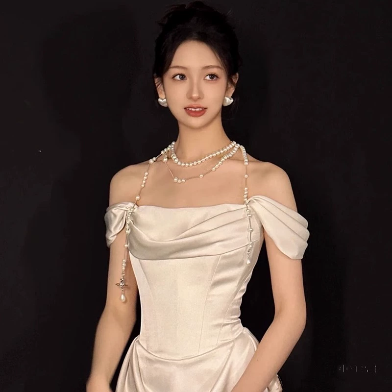 White wedding dress, french style, open shoulders, "fish tail" cut, lace dress, for import