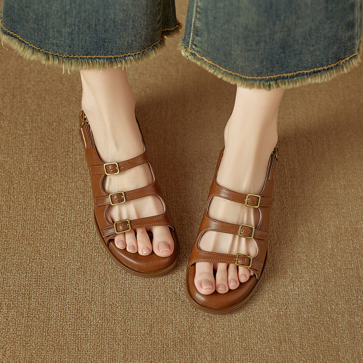 Sandal hở mũi nữ quai ngang gót thấp phong cách La Mã đơn giản — màu nâu