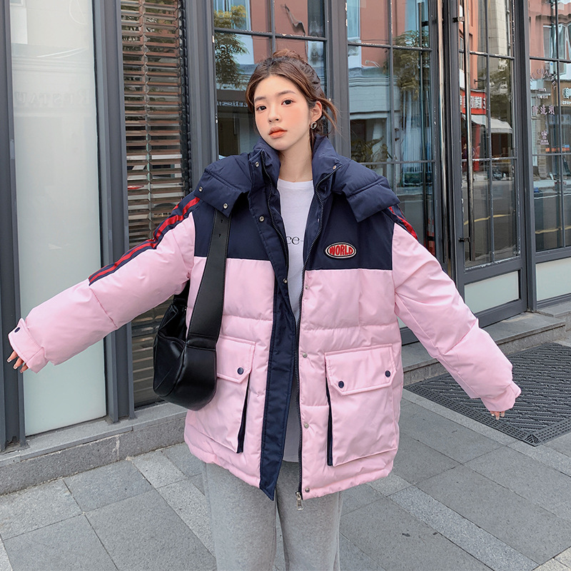 Colocación de la ropa de algodón de pluma femenina versión coreana suelta y gruesa 2024 nueva ropa de algodón ins estudiantes chaqueta de algodón cálida