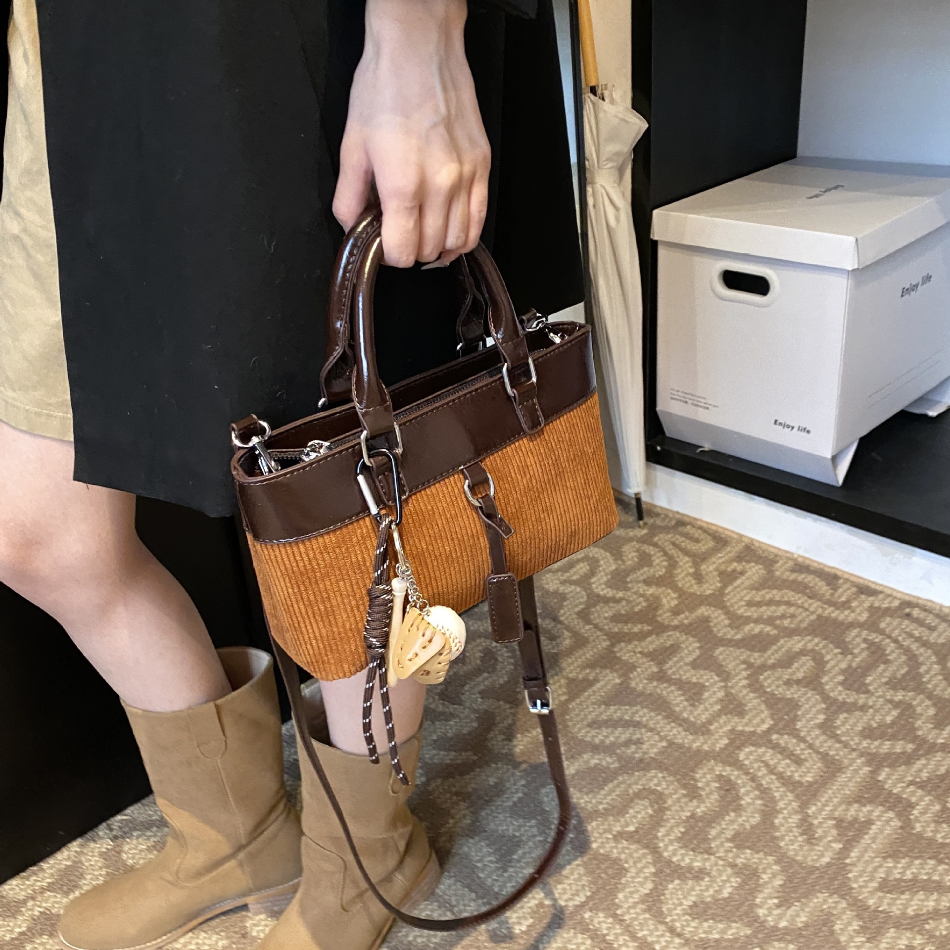 Retro nicho bolso de cubo de color contraste mujer 2025 nuevo otoño invierno versátil bolso de hombro de moda bolso de mano