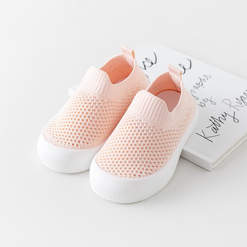Primavera y verano zapatos de malla voladora transpirables para bebés zapatos para niños pequeños de suela blanda anticolisión para bebés zapatos casuales de azúcar para niños y niñas al por mayor
