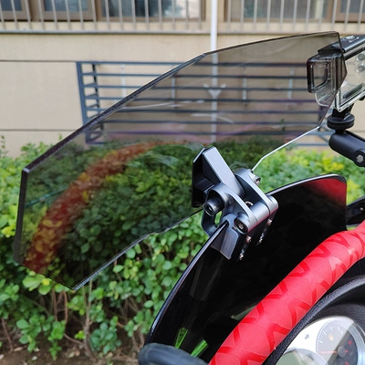 Motorcycle front windshield — lifting windshield anti-kite line
