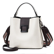 �W�t����ˮͰ����Ů�F؛�¿�μ�б����r�аٴ������Ůһ�����l