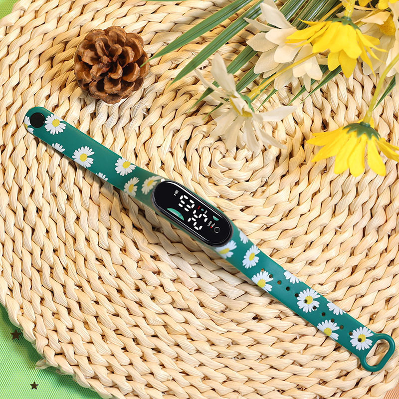 2024 explosión de chatarra oso de café M9 impresión pulsera relojes de pulsera niños estudiantes moda lindo reloj electrónico LED