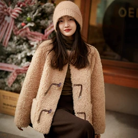 皮草;女式皮衣;羽绒服