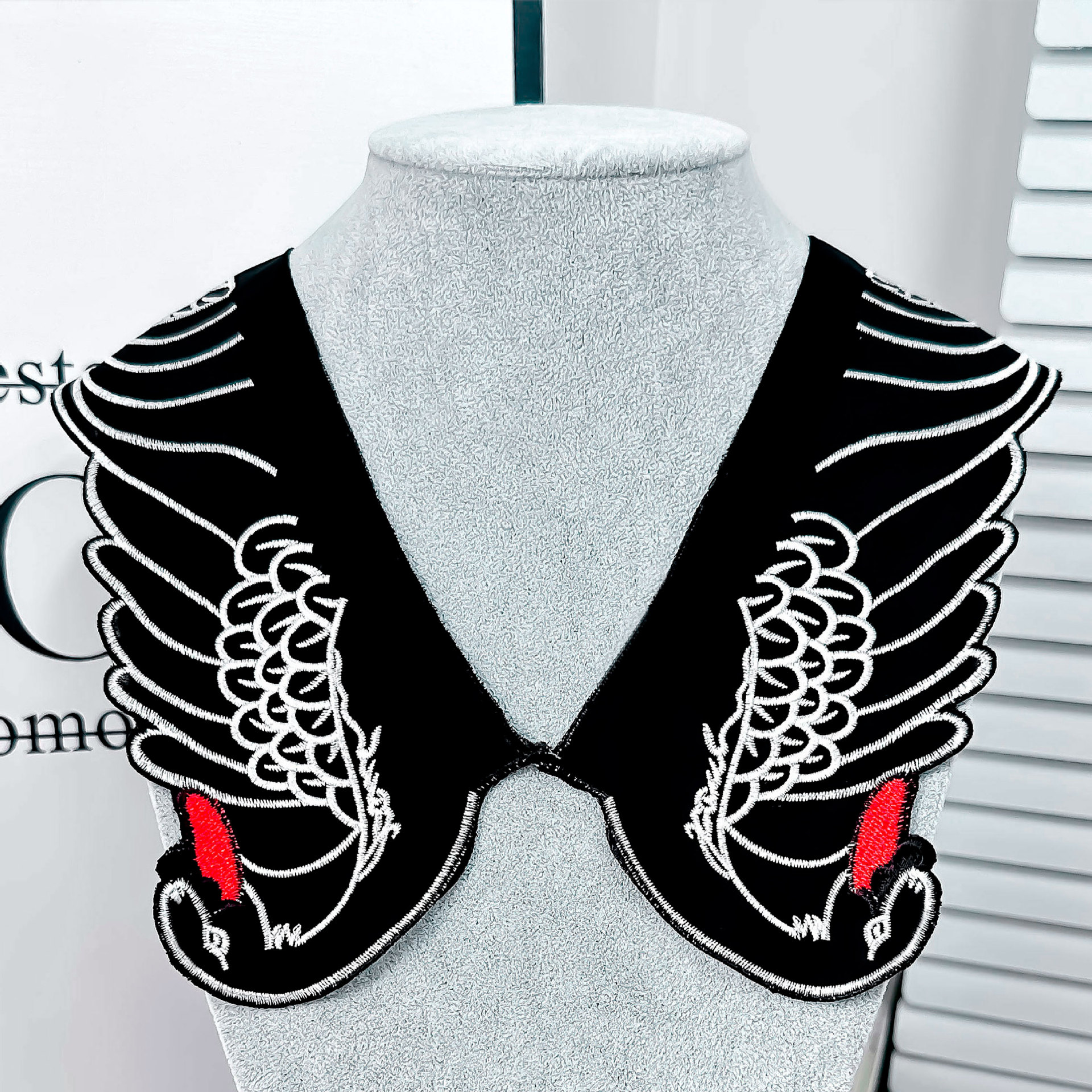 Exquisito cuello falso bordado de cisne negro moda versátil decoración suéter falda cuello pequeño bonito cuello falso