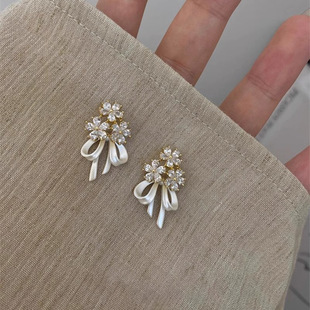 ����Ů���������W�ɚ⻨������Y��ᔷ�ʽ�z�����½^���߼��ж��