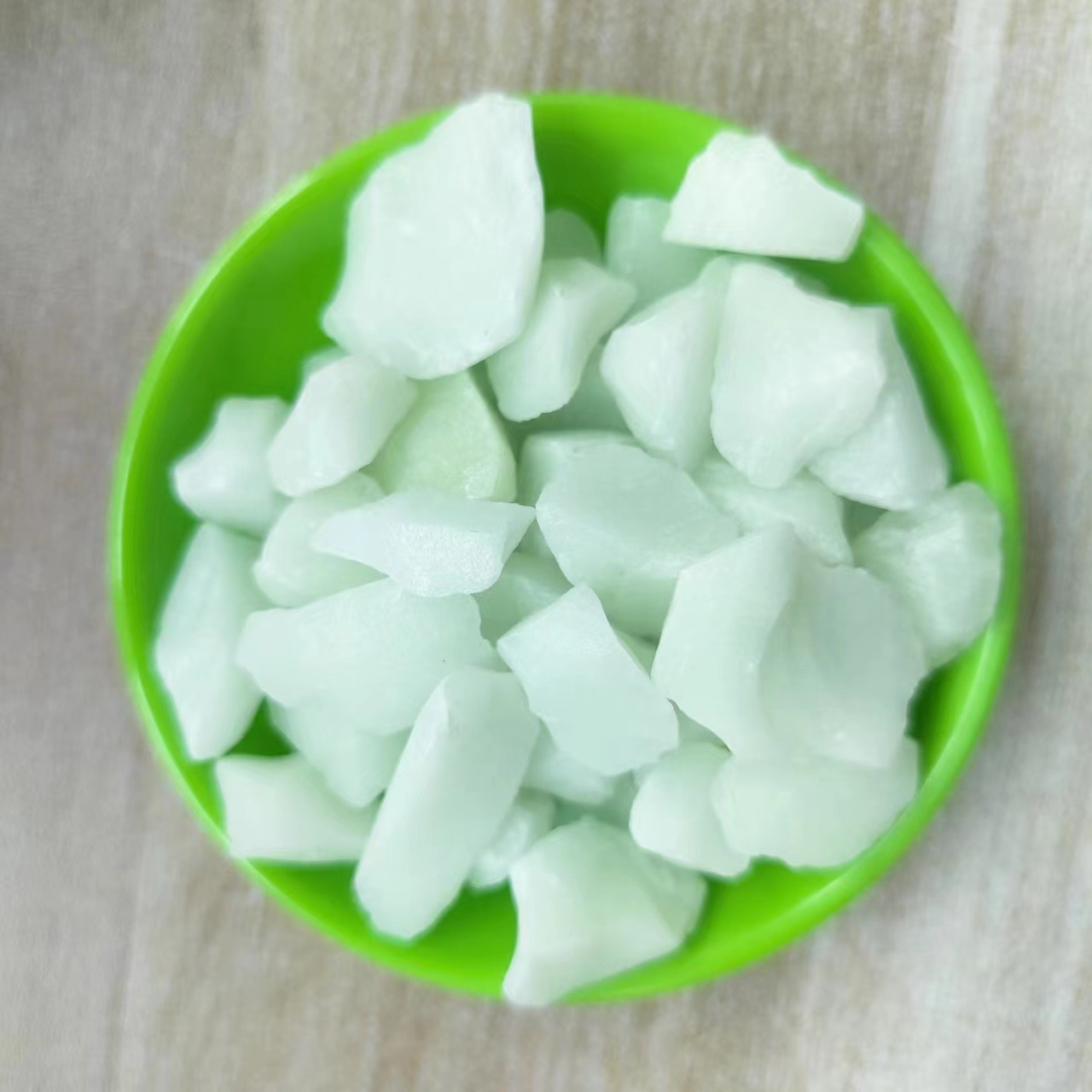 厂家供应自发光夜光石 路面用荧光石   园林造景荧光颗粒发光石头