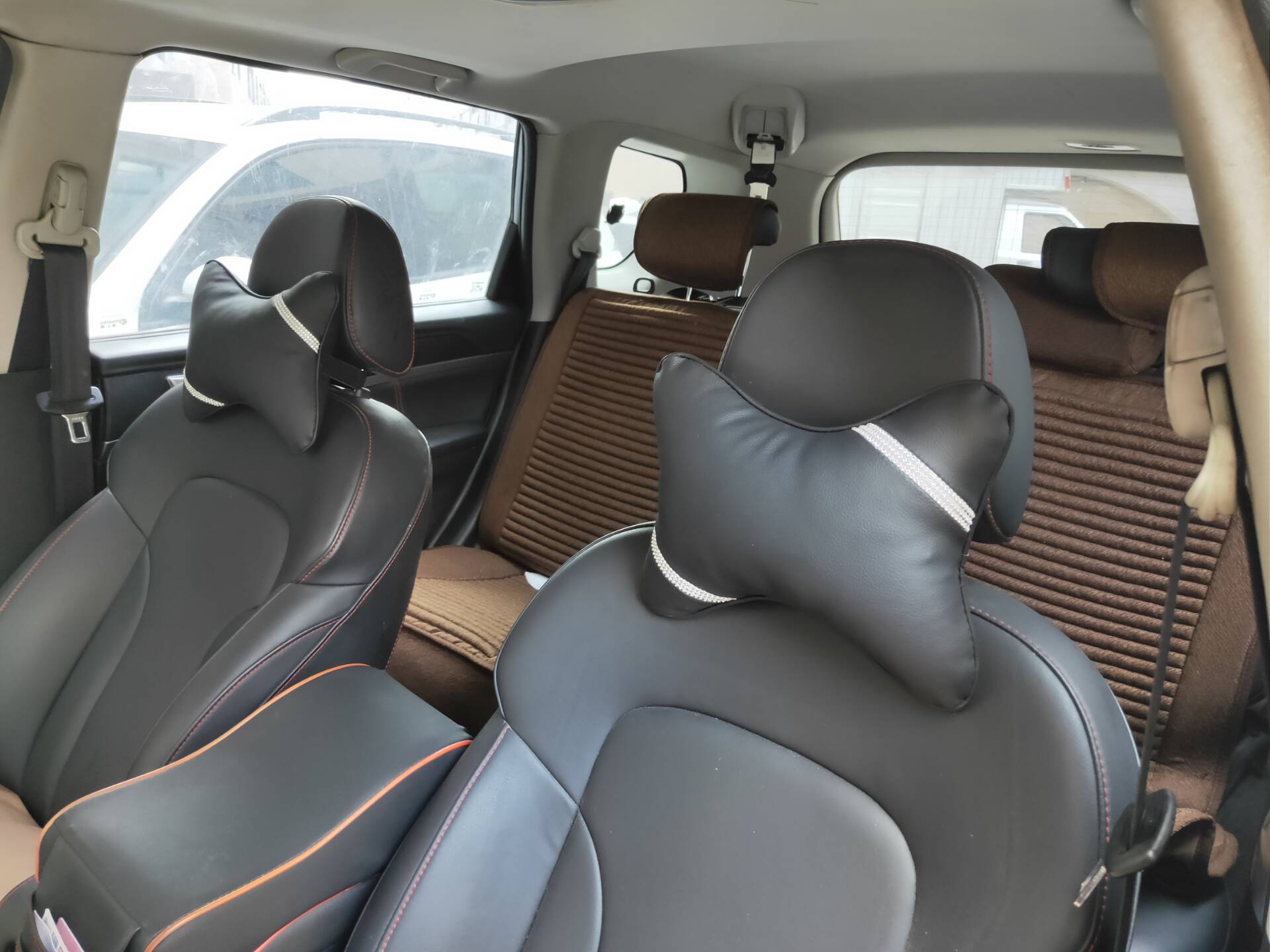Diamond headrest a pair of car pillow car cervical pillow pillow leather Korean fashion car headrest neck pillow