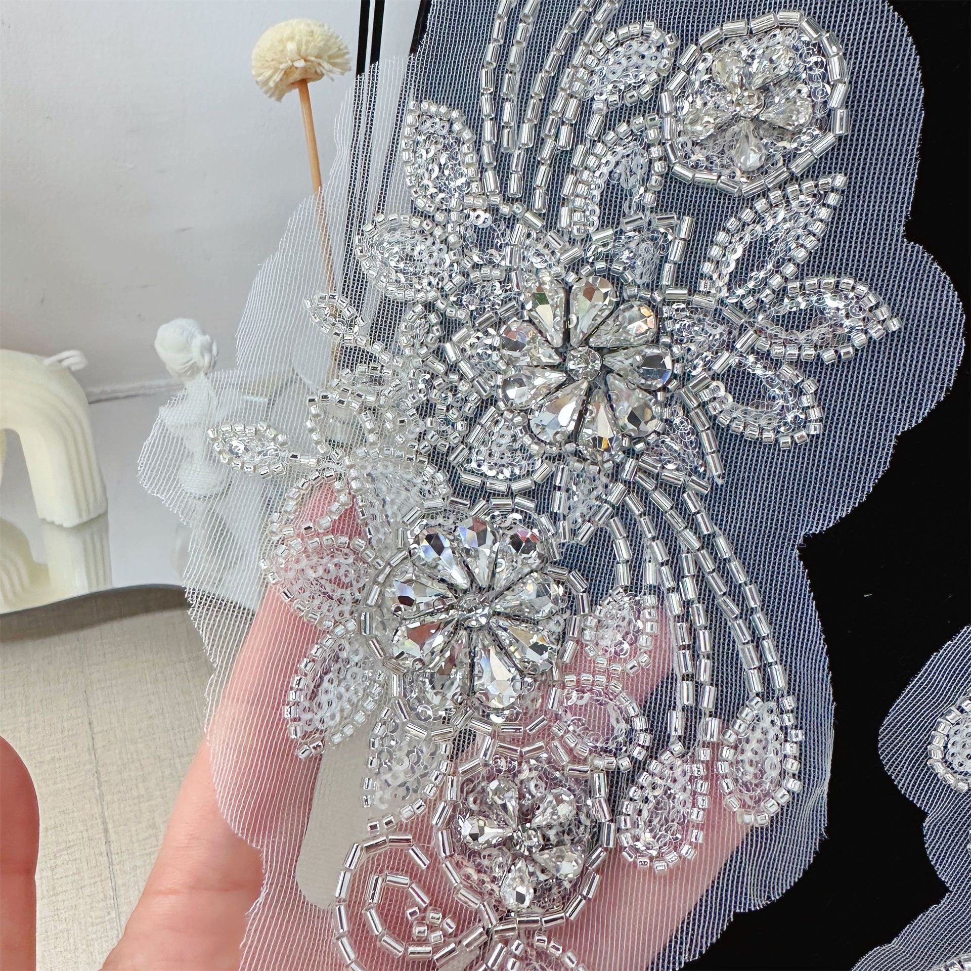 Nuevo encaje bordado flor tela pegatinas vestido de novia Decoración Accesorios perforación en caliente tridimensional bordado con cuentas al por mayor en stock