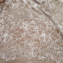 多色立体盘带花朵刺绣 镂空蕾丝绣花布 小榄菊绣网纱重工外贸面料