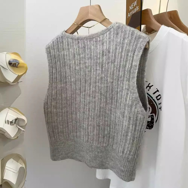 Retro knitted vest