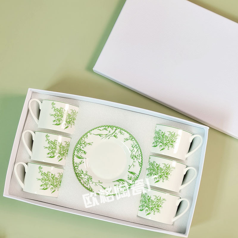 Conjunto de café de porcelana de hueso europeo transfronterizo, tazas de pareja, seis tazas, seis platos, 3 regalos caseros de té de la tarde retro de lujo