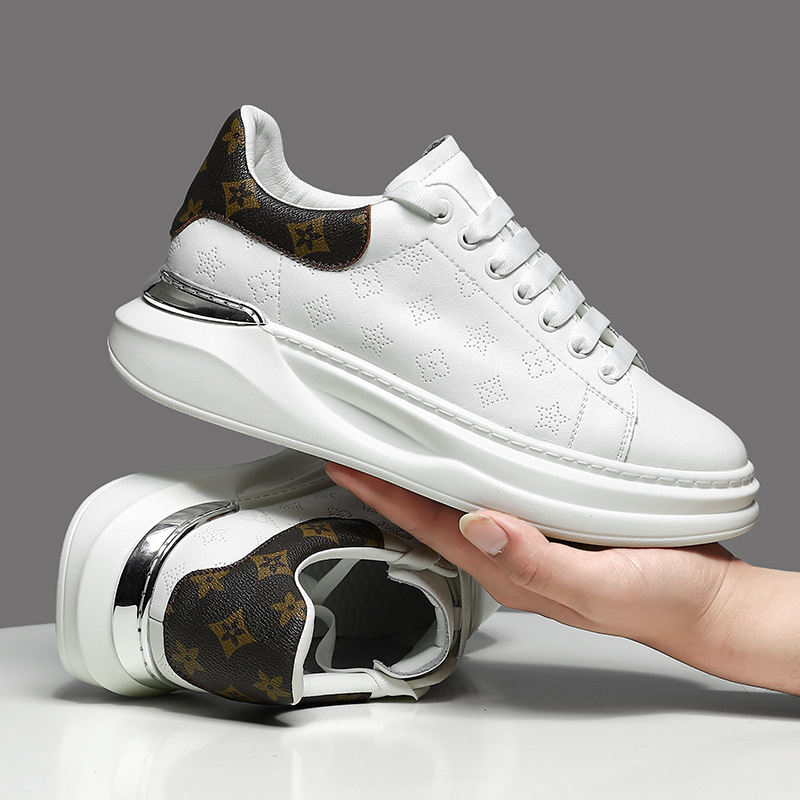 Zapatillas blancas bordadas de edición limitada Año del Tigre 2026, de cuero genuino, con plataforma de boca baja y suela gruesa, estilo McQueen, versátiles, para hombre, informales.